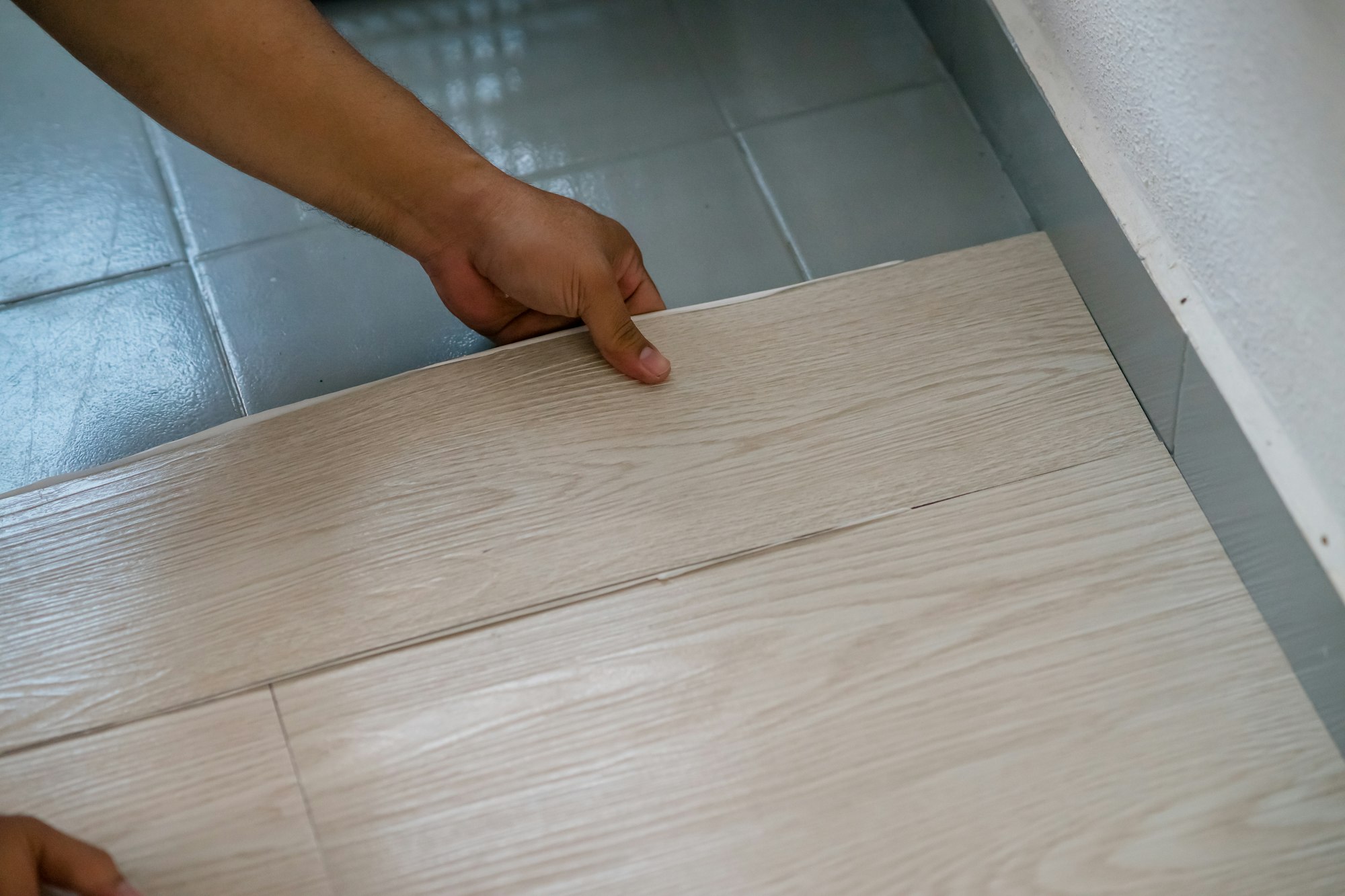 installing vinyl flooring